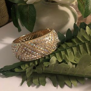 listing-status-banner